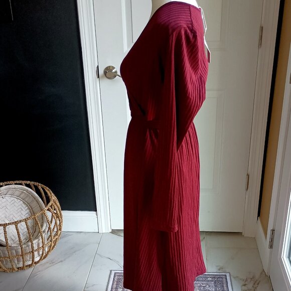 NEW! BOUTIQUE WRAP TOP RIBBED DRESS SZ M - Picture 2 of 5